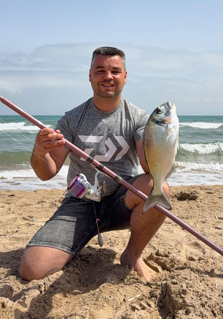 Deuxième daurade royale prise au ver de sable Normandie Appats avec Marc