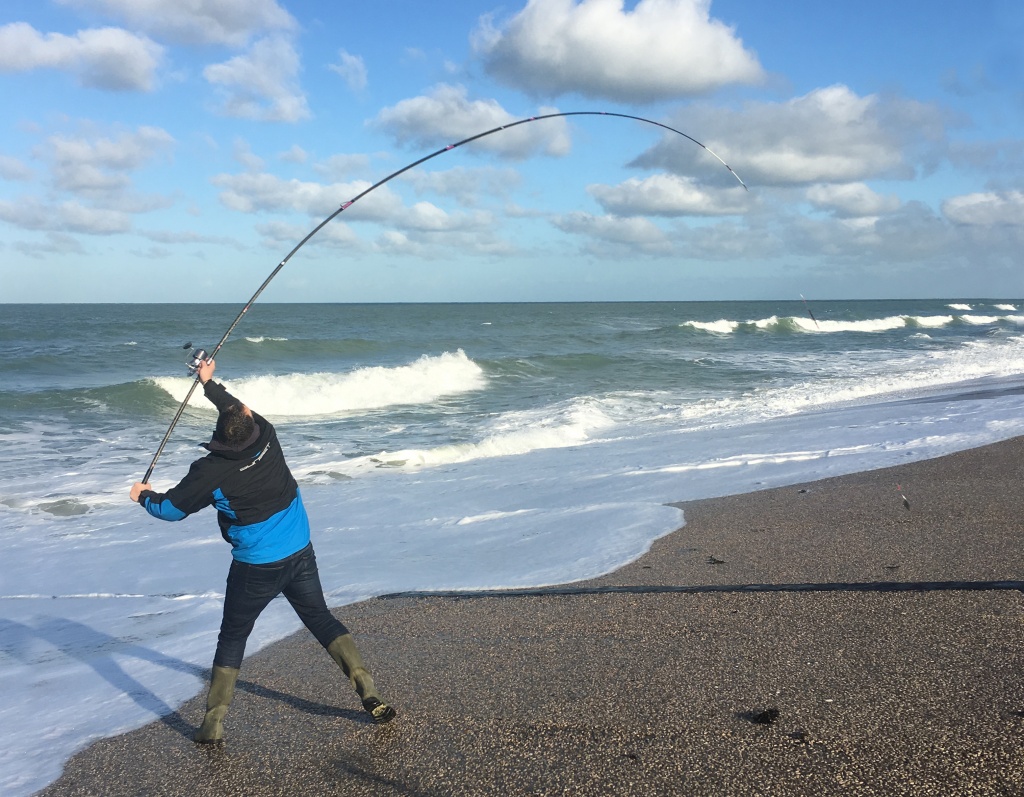 Surfcasting en bordure de mer : une pêche facile et efficace